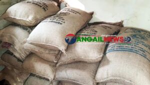 গরিবের চাল গুদামে, কালিহাতীতে ২৫ বস্তা উদ্ধার ॥ ডিলারসহ ৩ জনকে জরিমানা