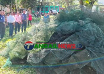গোপালপুরে ১২০০ মিটার অবৈধ চায়না জাল পুড়িয়ে ধ্বংস