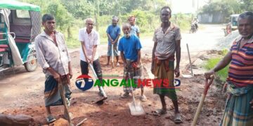 কালিহাতীতে শিক্ষক ইস্কান্দারের উদ্যোগে সড়কের গর্ত সংস্কারের কাজ শুরু