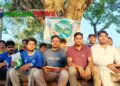 টাঙ্গাইলের যমুনার চরে বাতিঘর আদর্শ পাঠাগারের শরতের আড্ডা