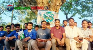 টাঙ্গাইলের যমুনার চরে বাতিঘর আদর্শ পাঠাগারের শরতের আড্ডা