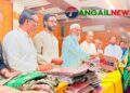 গোপালপুরে ১৮০ পরিবারকে কাপড় ও ৫৫ পূজামণ্ডপে অর্থ অনুদান দিলেন এমপি
