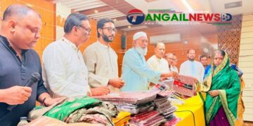গোপালপুরে ১৮০ পরিবারকে কাপড় ও ৫৫ পূজামণ্ডপে অর্থ অনুদান দিলেন এমপি