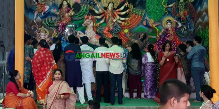 টাঙ্গাইলে দেবী দুর্গার সপ্তমী পুজা অনুষ্ঠিত