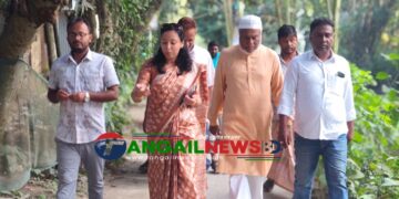 ঘাটাইল পৌরবাসী পানি নিষ্কাশন সমস্যার সমাধানে মাঠে ইউএনও তাসমিন উর্মি