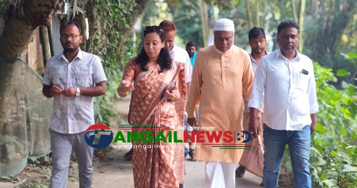 ঘাটাইল পৌরবাসী পানি নিষ্কাশন সমস্যার সমাধানে মাঠে ইউএনও তাসমিন উর্মি