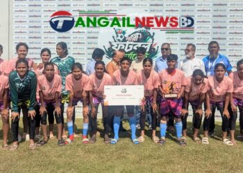 নারী ফুটবল টুর্নামেন্টের সেমিফাইনালে গোপালপুরের ফরহাদ একাডেমি