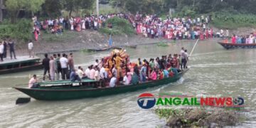 কালিহাতীর ঝিনাই নদীতে শারদীয় দুর্গোৎসবের বিজয়া দশমীর নৌকা শোভাযাত্রা