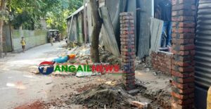 দেলদুয়ারে বীর মুক্তিযোদ্ধার বাড়ীর নিরাপত্তা গেইট নির্মাণে বাঁধা দেয়ার অভিযোগ