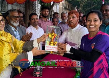গোপালপুরে জাতীয় নারী দলের খেলোয়াড়দের অংশগ্রহণে প্রীতি ফুটবল ম্যাচ অনুষ্ঠিত