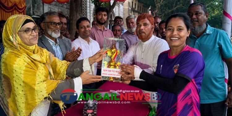 গোপালপুরে জাতীয় নারী দলের খেলোয়াড়দের অংশগ্রহণে প্রীতি ফুটবল ম্যাচ অনুষ্ঠিত