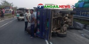 মির্জাপুরে বাস-পিকআপ-মোটরসাইকেলের ত্রিমুখী সংঘর্ষে নিহত ২ জন