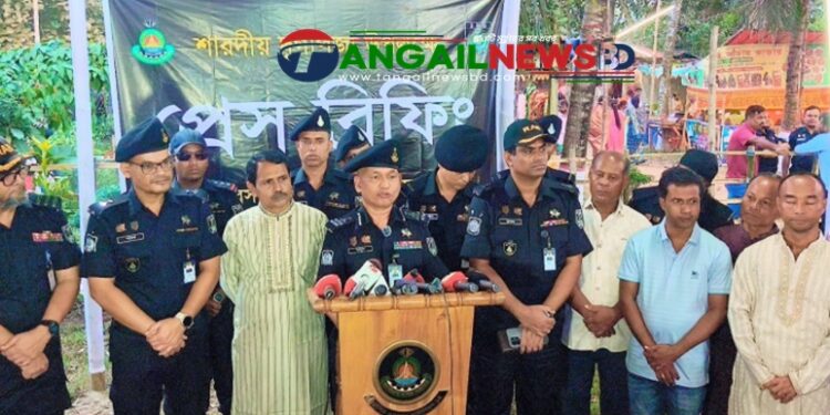 মধুপুরের পূজামণ্ডপ পরিদর্শন করলেন এসআরবি-১৪ এর অধিনায়ক অতিরিক্ত ডিআইজি মাসুদ