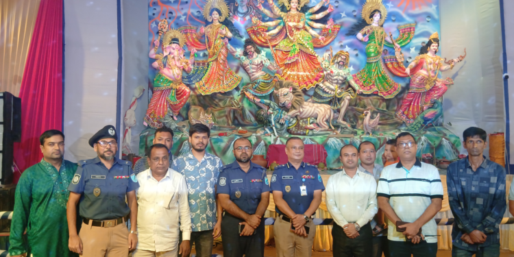 নাগরপুরে শারদীয় দুর্গাপূজা মন্ডপ পরিদর্শন করলেন টাঙ্গাইলেই এসপি