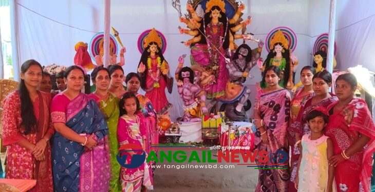 কুসংস্কার ভেঙে দীর্ঘ ১১ বছর ধরে কালিহাতীতে নারীদের ব্যবস্থাপনায় দুর্গাপূজা