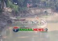 টাঙ্গাইলের মির্জাপুর উপজেলায় অসময়ে বংশাই ও লৌহজং নদীর তীব্র ভাঙনে বিলীন হচ্ছে ফসলি জমি, ঘরবাড়ি, গাছপালা, হাট-বাজার, মসজিদ-মন্দির, জনপথ ও শিক্ষা প্রতিষ্ঠানসহ বিভিন্ন স্থাপনা। চরম