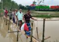 সখীপুরের মরিচকুঁড়ি খালে বাঁশের সাঁকোতেই পারাপার দুই ইউনিয়নের মানুষের