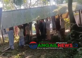 কালিহাতীতে কবরস্থানে যাওয়ার রাস্তা বন্ধ ॥ ঘর ভেঙে লাশ দাফন